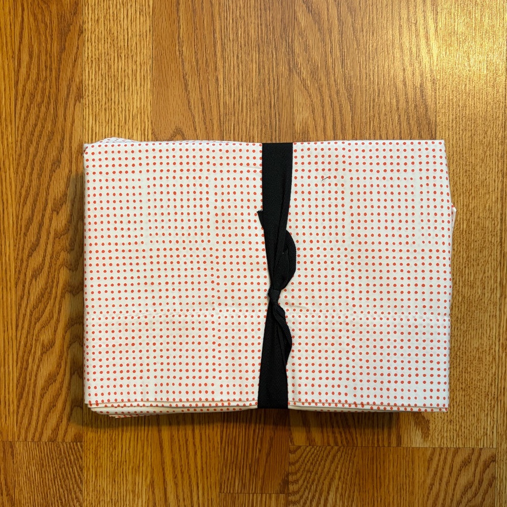 NEW Schoolhouse Poppy Dot Twin Sheet Set - Picture 2 of 3